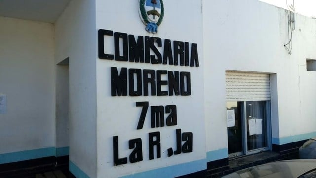 Detienen a un policía por robarle 15.000 pesos a un hombre en La Reja