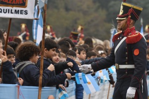 Unos 9.000 estudiantes del AMBA realizaron la promesa a la Bandera junto a los Granaderos