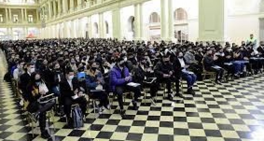 Funcionarios provinciales y municipales capacitaron a más de mil aspirantes para integrar la Policía