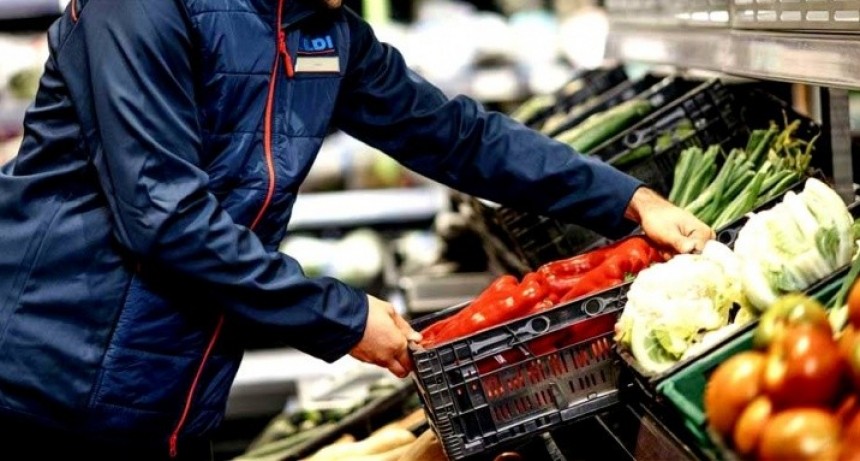 Empleados de comercio tendrán un aumento del 27% que se pagará en tres partes
