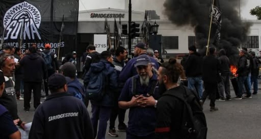 El Sindicato Único de Trabajadores del Neumático Argentino (SUTNA) convocó a un paro general de 24 horas que paralizará este viernes 