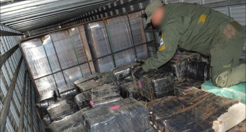 OPERATIVO TANGO: GENDARMERÍA NACIONAL INTERCEPTÓ UN CARGAMENTO DE 1400 KILOS DE DROGA EN FORMOSA   