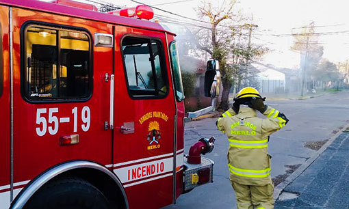 Detienen a pareja acusada de prender fuego vivo a un hombre, al que creyeron muerto, en Merlo