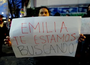 Docentes y amigos de una joven de 20 años se concentraron para pedir por su aparición