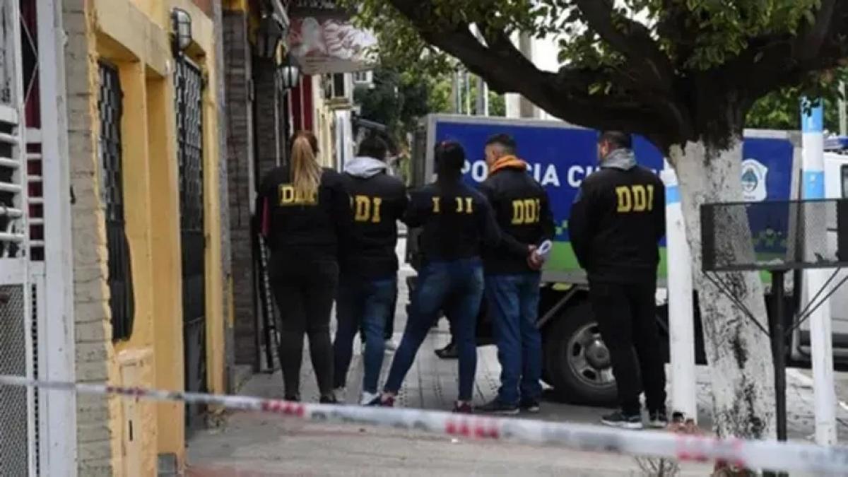 Hallan asesinada de un disparo en el pecho a una mujer en Berazategui