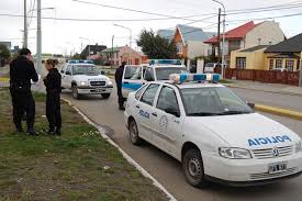 Acusan a policías fueguinos de montar red de estafas millonarias con sede en comisarías