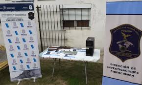 Dos detenidos acusados de distribuir imágenes de abuso contra las infancias en Berisso y La Plata
