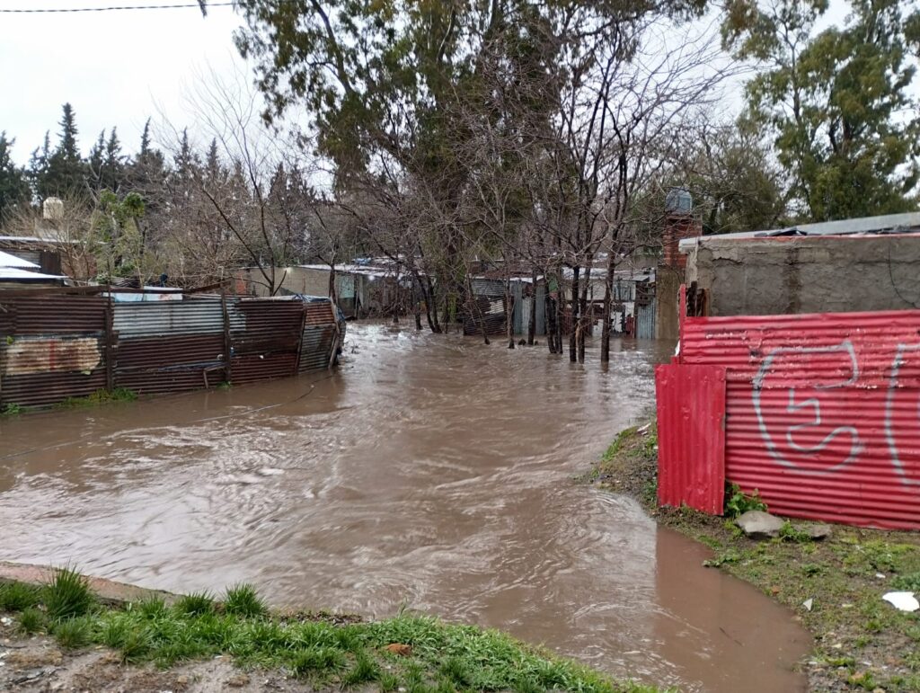 La Plata: alcanzan los 100 milímetros de agua caída