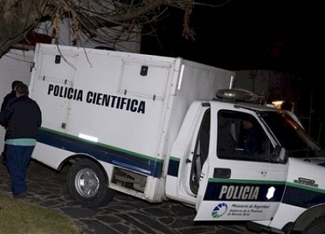 Matan de un tiro en la cabeza a un hombre para robarle el auto cuando fue a saludar a un amigo