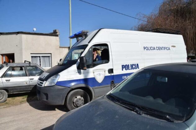 Hallan asesinados a madre e hijo en un freezer y ahorcada a la pareja de ella en Olavarría