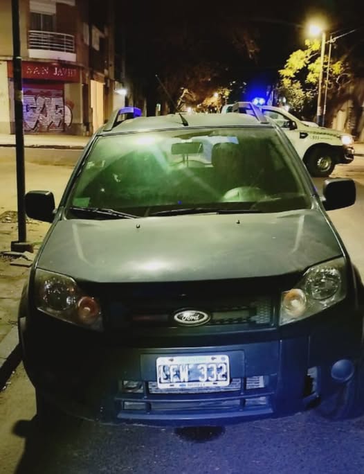 Conmoción en La Plata: encuentran muerto a un policía federal en su auto