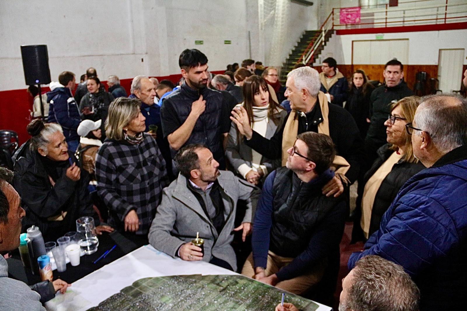 Alak y vecinos de Los Hornos analizaron obras y mejoras para la localidad en una nueva Junta Comunal