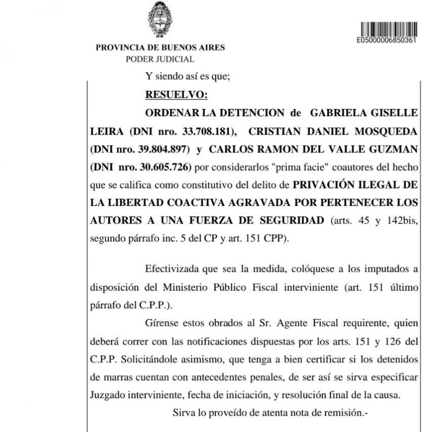 Detienen a tres policías de Isidro Casanova por extorsionar a una comerciante