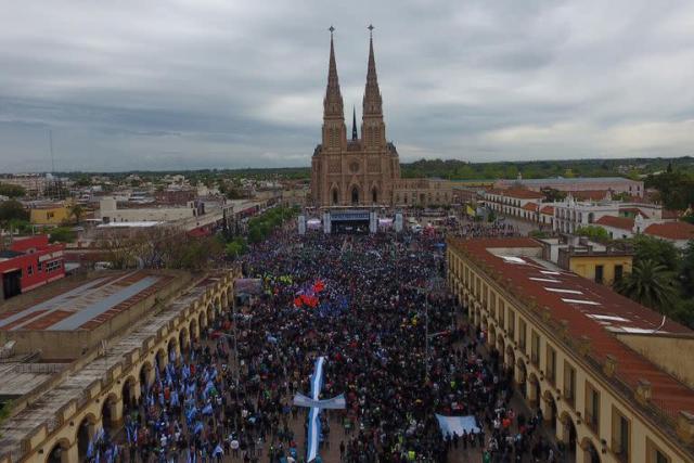 Movimientos sociales oficialistas convocaron a una misa en Luján por Cristina Kirchner