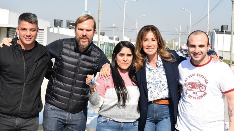 Dulce y Gastón Granados entregaron más de 20 viviendas del Programa Procrear