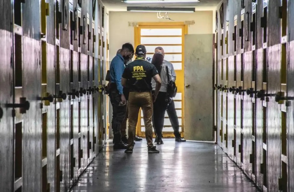 Detienen a un subdirector de la cárcel de Bouwer y a otras dos personas por asociación ilícita