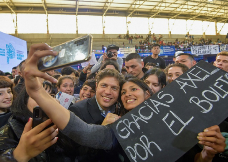 Kicillof anunció la implementación del Boleto Estudiantil para el nivel terciario desde octubre
