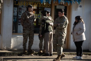 Dolor y lágrimas en el entierro de uno de los soldados muertos en el vuelco en Neuquén