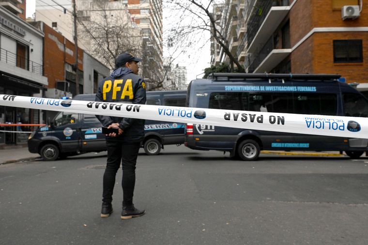 Un delincuente murió tras tirotearse con policías y robar a un diplomático turco en Palermo