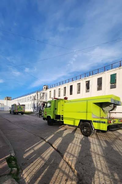 *Simulacro de incendio en tiempo real en la Unidad 9 con la participación de bomberos del Cuartel de Villa Elvira*