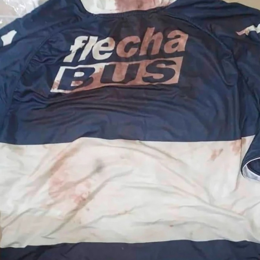 La Plata, Buenos Aires: La familia del hincha fallecido por represión policial entregó a la Justicia la camiseta que vestía