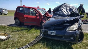 Tres muertos y tres heridos en un choque frontal entre dos autos en la Ruta 11 cerca de Villa Gesell
