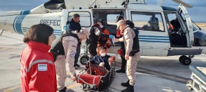 Prefectura aeroevacuó de urgencia a tripulante de un buque pesquero que navegaba en el Mar Argentino