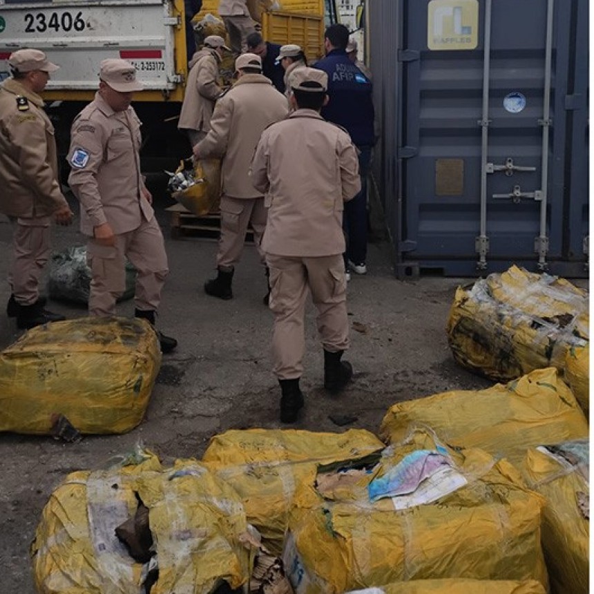 Reutilización social de mercadería decomisada: distribuyen en Mar del Plata cerca de 3.300 pares de calzado y 700 prendas para la comunidad