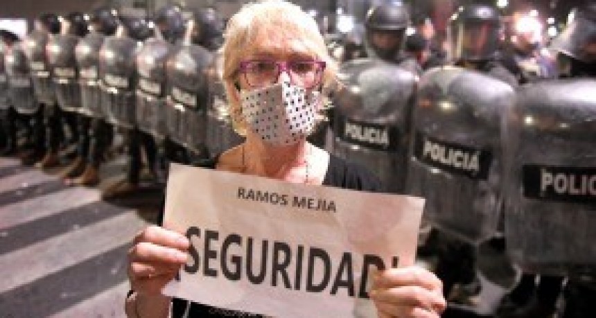 Marcha en reclamo de justicia y más seguridad tras el crimen de quiosquero en Ramos Mejìa