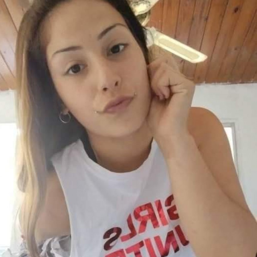 Hallan a una joven asesinada en un descampado y por el hecho detienen a su pareja