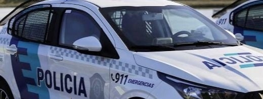 MAR DEL PLATA, BUENOS AIRES: UN SUBCOMISARIO DE LA POLICÍA DE LA PROVINCIA DE BUENOS AIRES INTENTÓ ESTRANGULAR A SU EX PAREJA Y ELLA SE DEFENDIÓ A MARTILLAZOS 