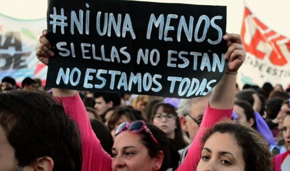 Asesinó a su pareja de una puñalada y confesó el homicidio a la policía