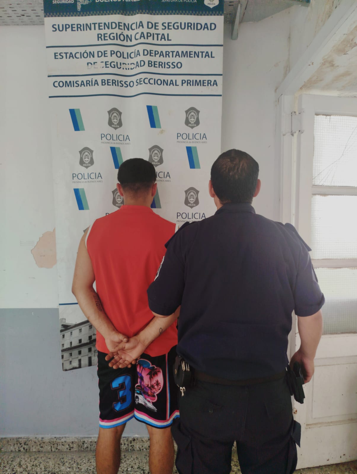 Aprehendido por violar restricción judicial