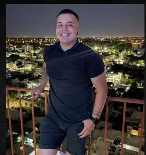 Florencio Varela. El hijo del comisario fue captado por una  cámara en una estación de servicio comprando los bidones 