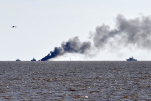 Rescataron ilesos a los tripulantes de la embarcación que se incendió en el Río de la Plata